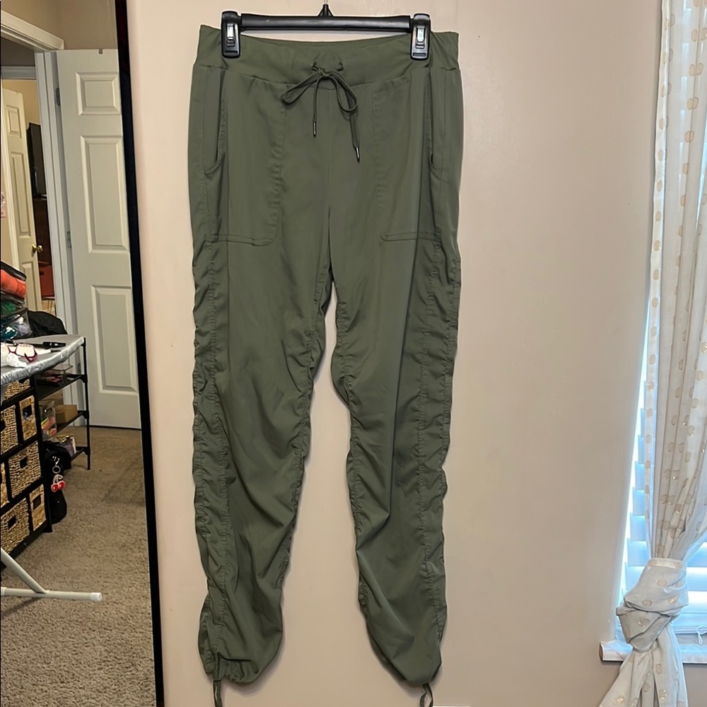 St. John’s Bay Olive Green Drawstring Joggers—size M